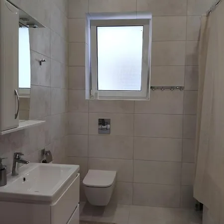Domovik Bertalona Luxury Comfort מוקצ'בה