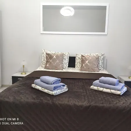 Domovik Bertalona Luxury Comfort דירה